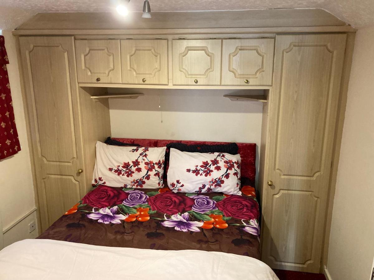 Harman Self-catering Free Wifi & Parking Apartment Leeds (West Yorkshire)